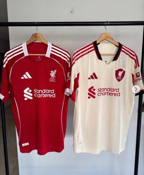 Maillot de football rouge