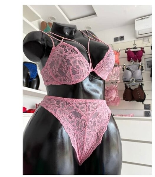 Ensemble lingerie dentelle rose