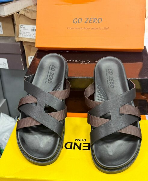 Sandales plates Fendi Go Zero