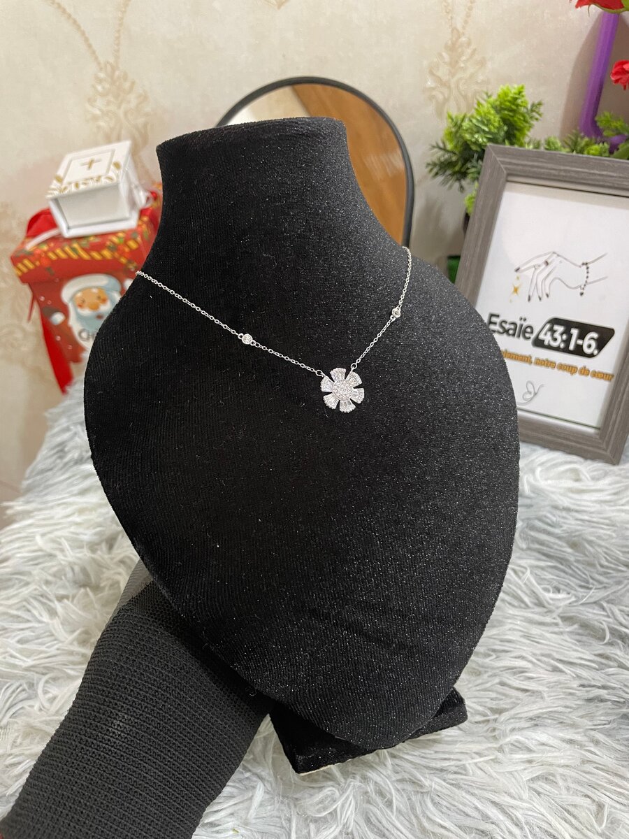 Collier pendentif argenté