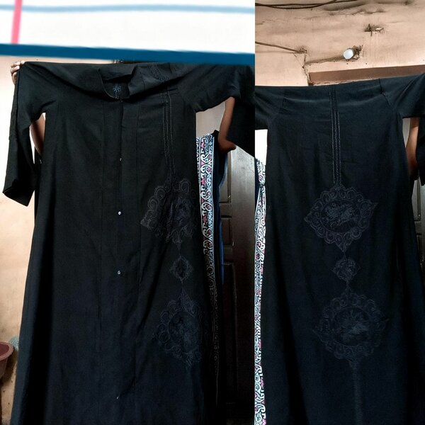 Robe longue noire avec broderie