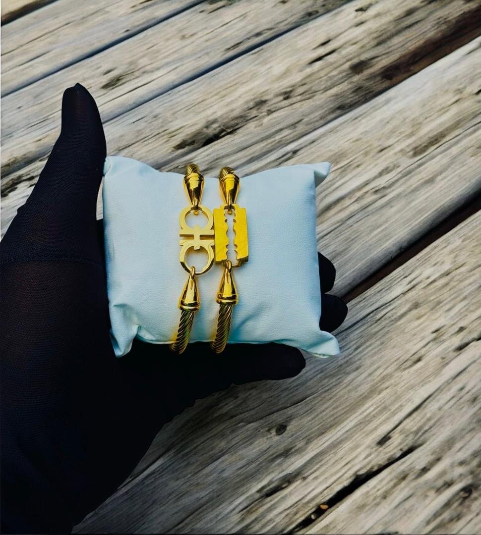 Bracelets en Acier et Or - Élégants et Modernes