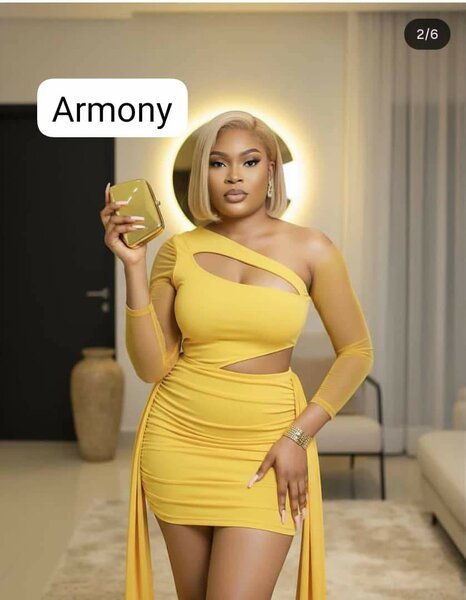 Robe Élegante Asymétrique