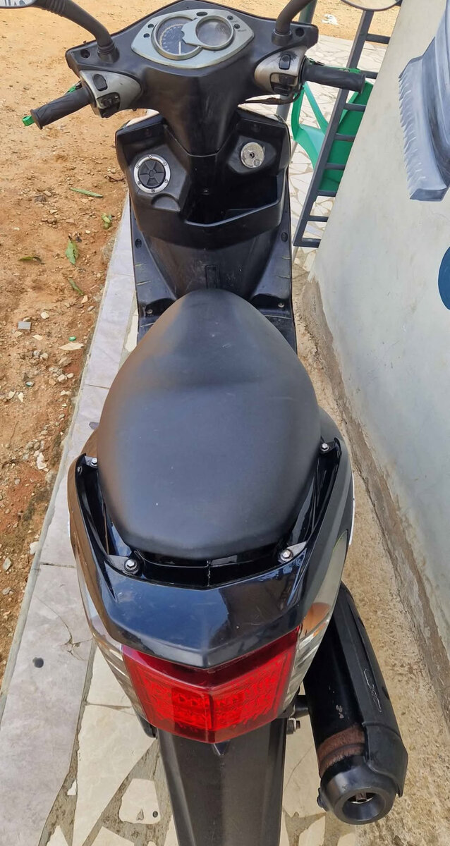 Scooter moderne noir