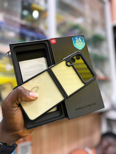 Samsung Galaxy Z flip 3  128/8