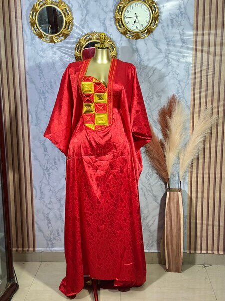 Robe Kaftan Rouge Éclatant