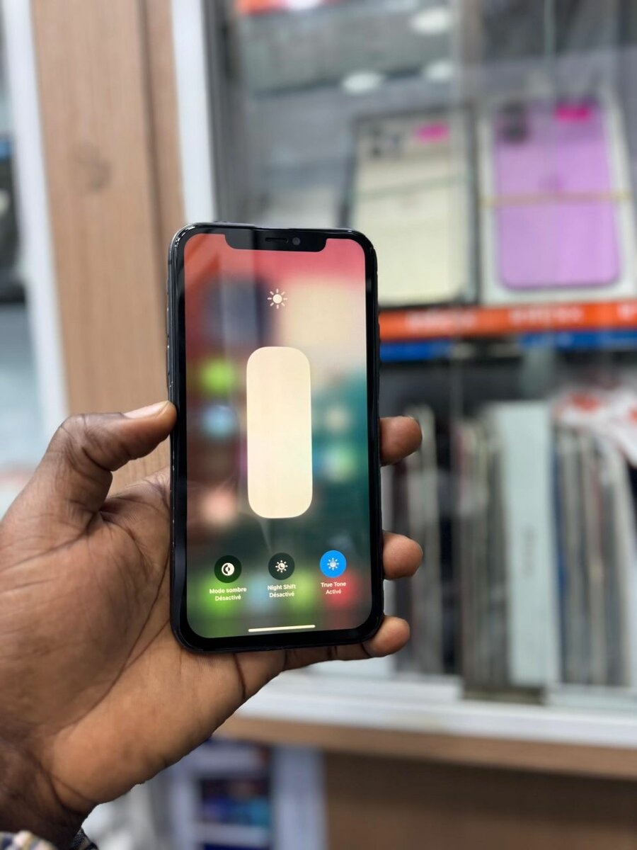 iPhone 11 64Go 2nd main