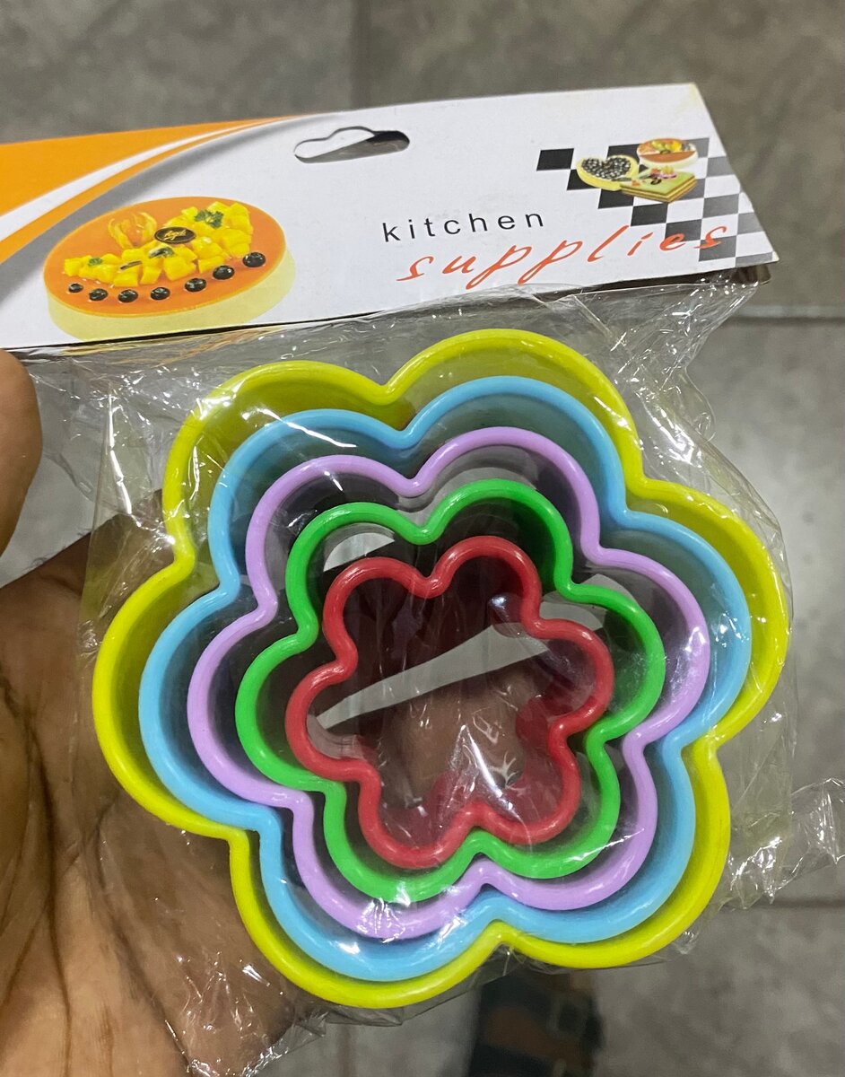 Emporte-pièces en plastique colorés