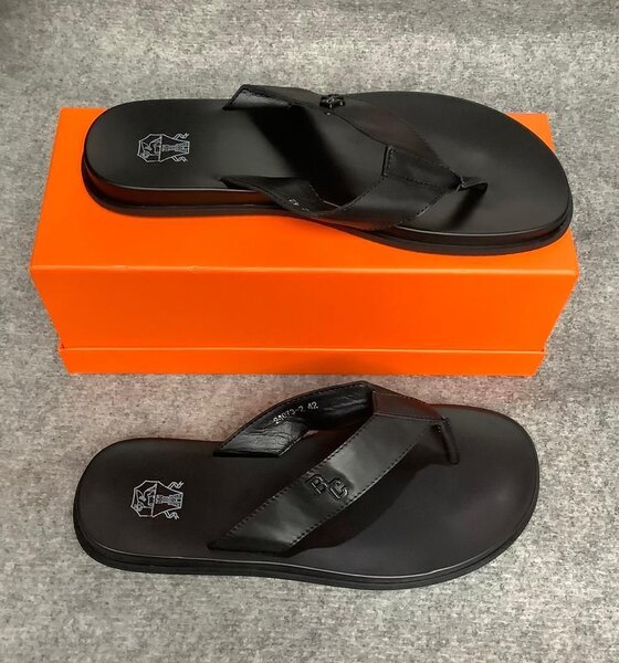 Sandales plates en cuir noir pour homme