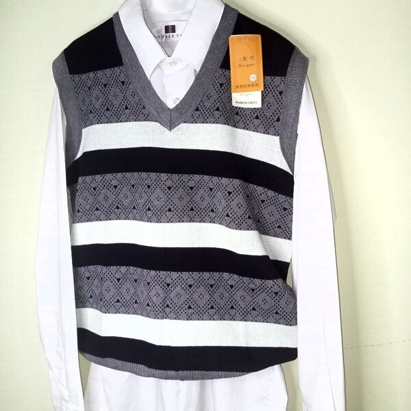 Gilet en V rayé élégant