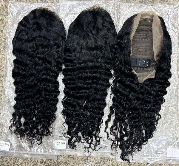 Perruque bouclée naturelle