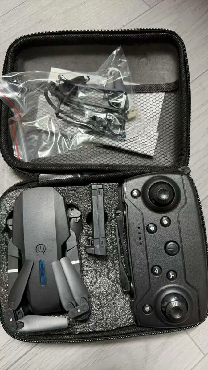 Drone pliable avec télécommande