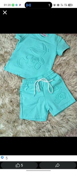 Ensemble t-shirt et short pour enfants