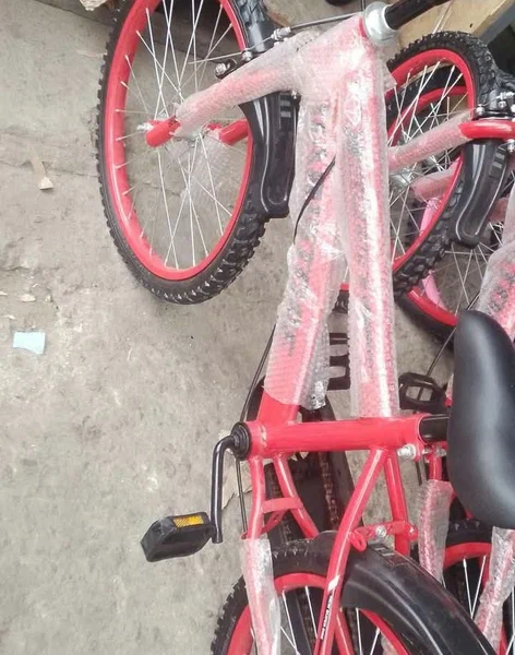Vélo enfant tout terrain rouge