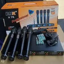 Quatre microphones sans fil