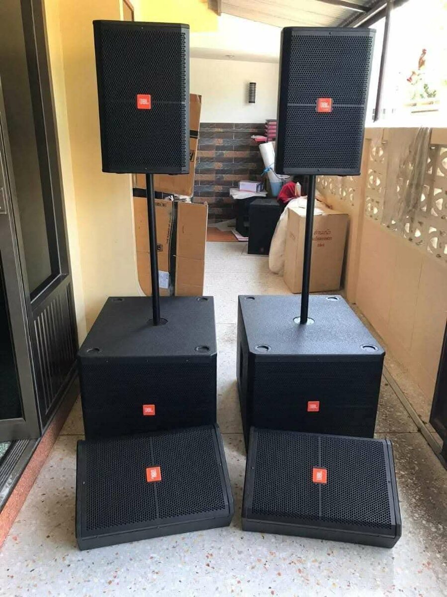 Powerful JBL Speaker Set