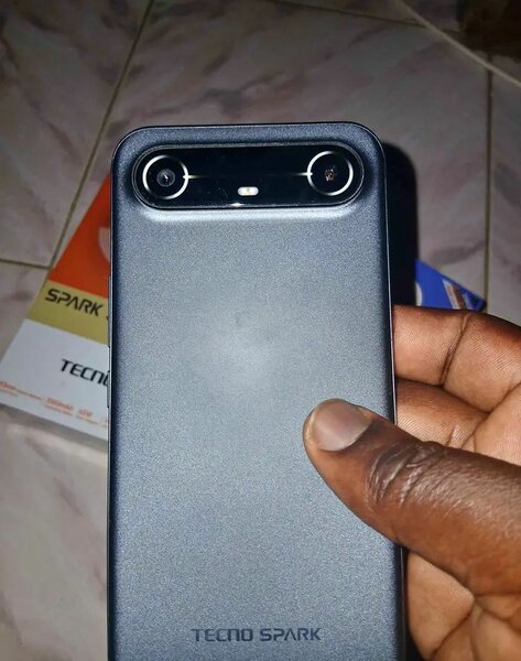 Smartphone Tecno Spark Slim