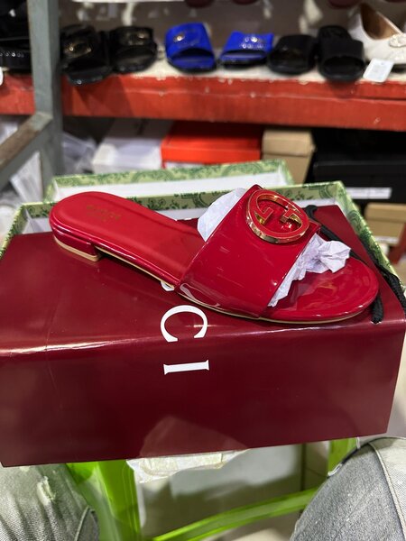 Sandales en cuir rouge femme