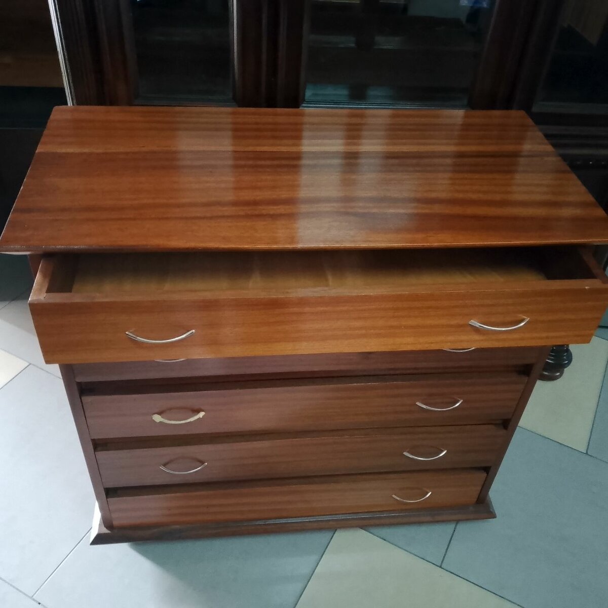 Armoire en bois élégante