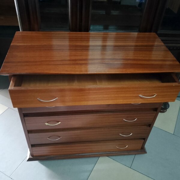 Armoire en bois élégante