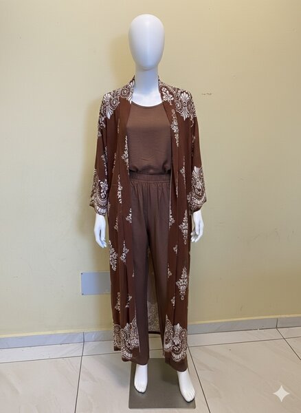 Ensemble féminin avec une abay