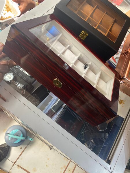 Boîte à Montres en Bois Élegante