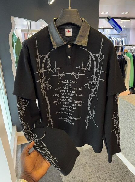 Chemise noire homme avec motifs blancs