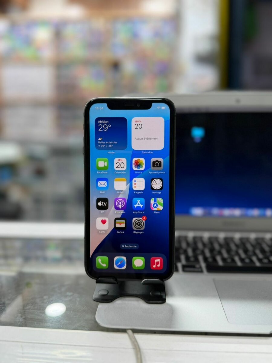 iPhone 11 64Go 2nd main