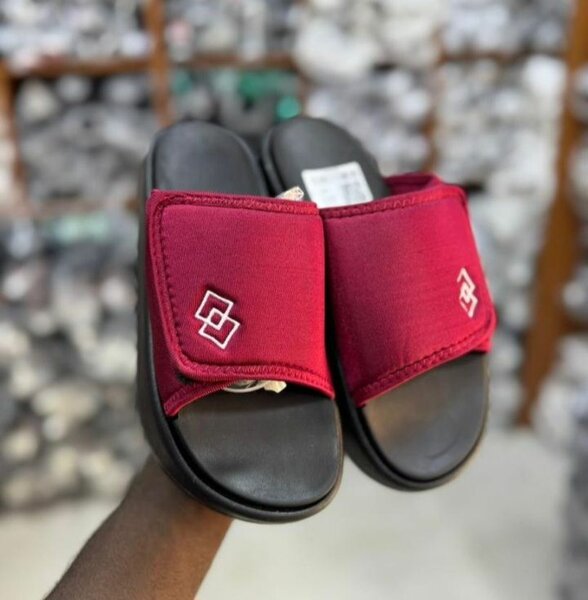 Sandales de plage rouges