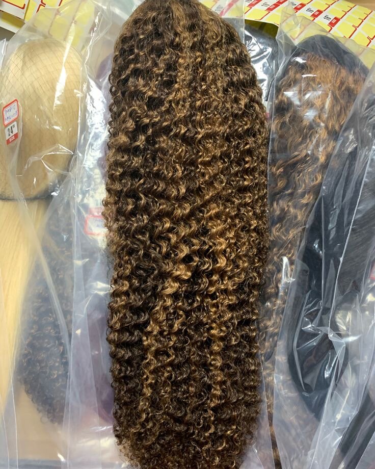 Perruque bouclée naturelle