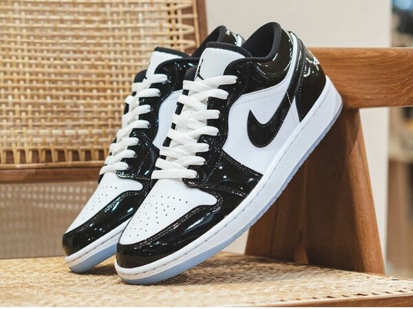 Baskets Noires et Blanches