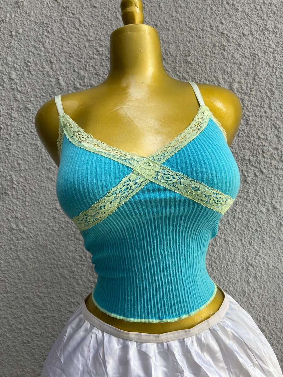 Haut élégant croisé femme