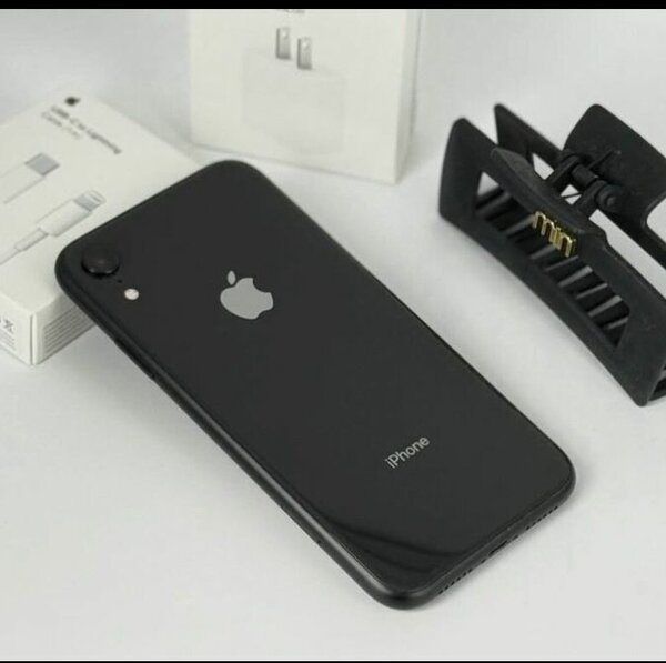 iPhone Noir avec Accessoires