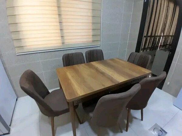 Table à manger moderne 6 places