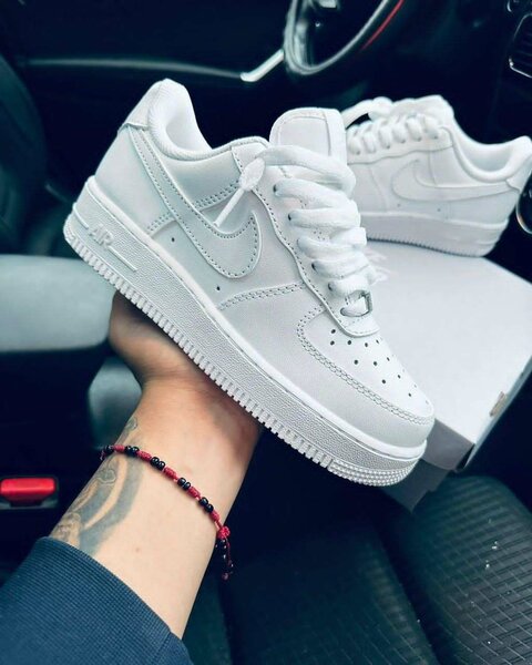Chaussures Nike Air Force 1 blanches