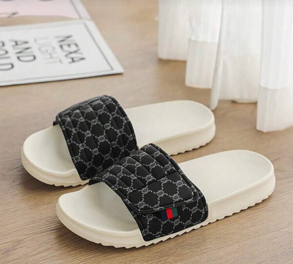 Claquettes confortables élégantes