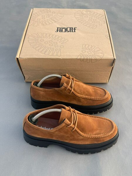 Chaussures en daim marron