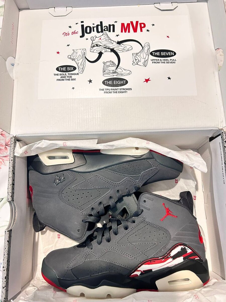 Baskets Air Jordan MVP Gris