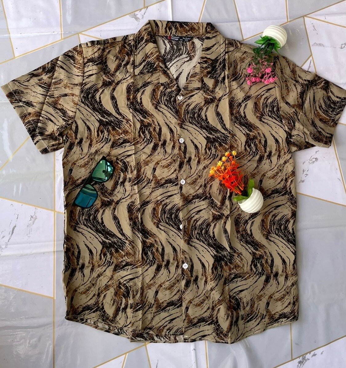 Chemise à motif abstrait