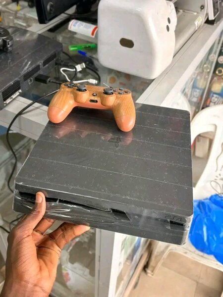 Console de jeu avec manette