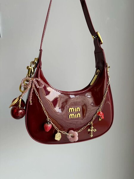 Miu miu rouge et charms
