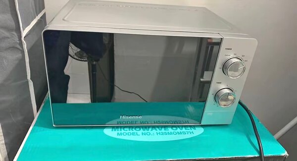 Four à micro-ondes Hisense H25MOM37H