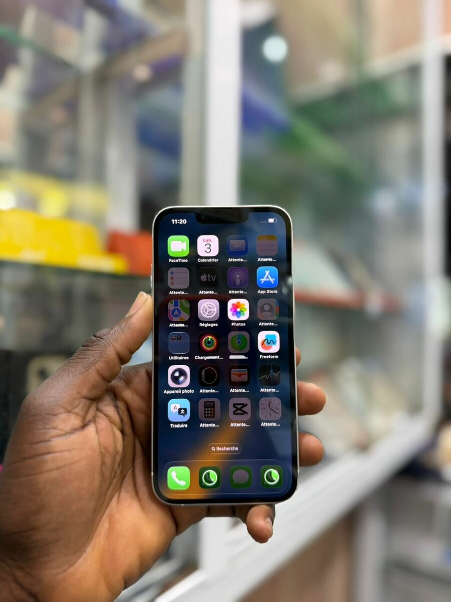 Iphone 14 simple casi neuf