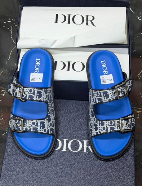 Sandales Dior élégantes