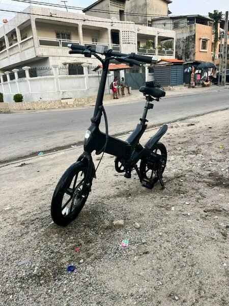 Vélo électrique pliant urbain