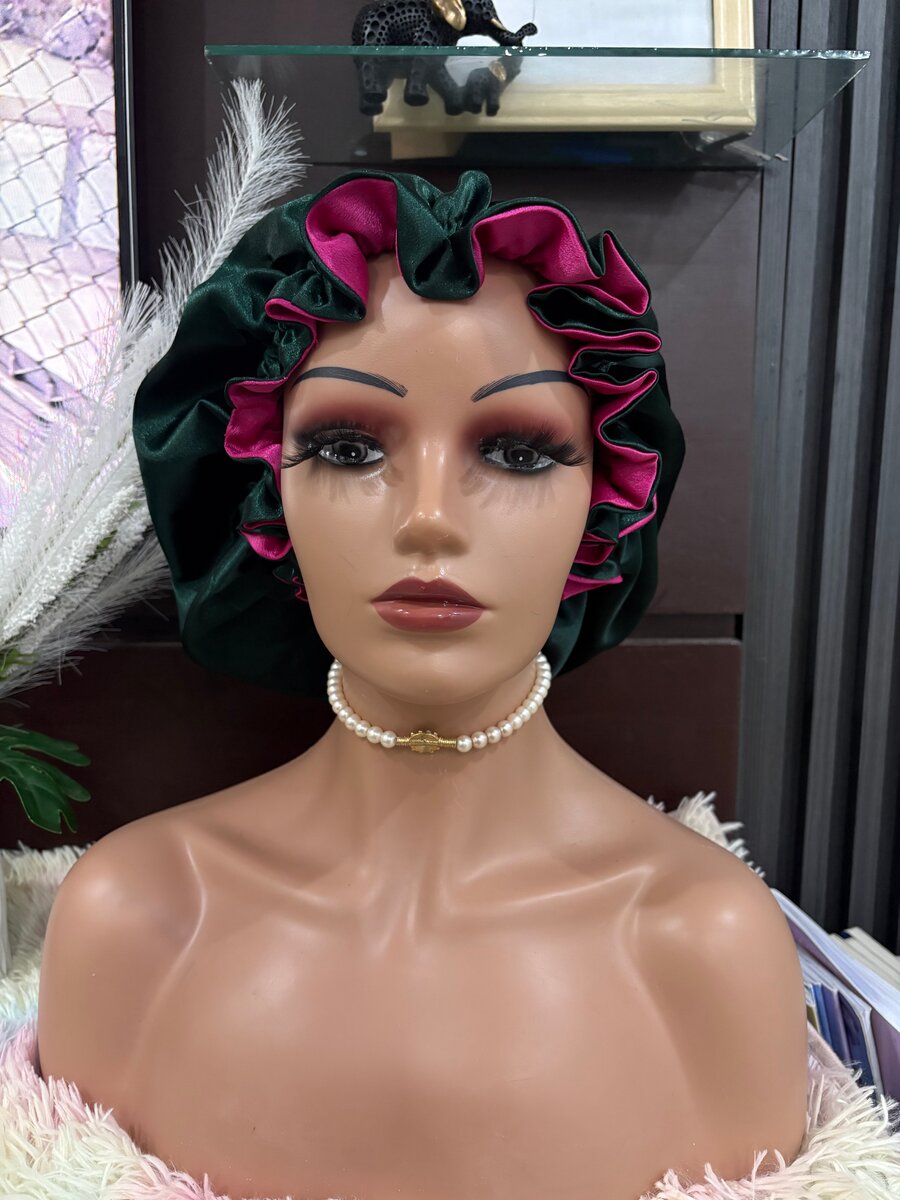 Bonnet en satin réversible