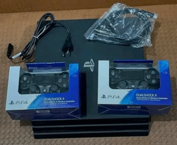 Pack PS4 Pro + 2 Manettes