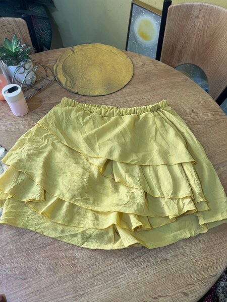 Jupe jaune à volants