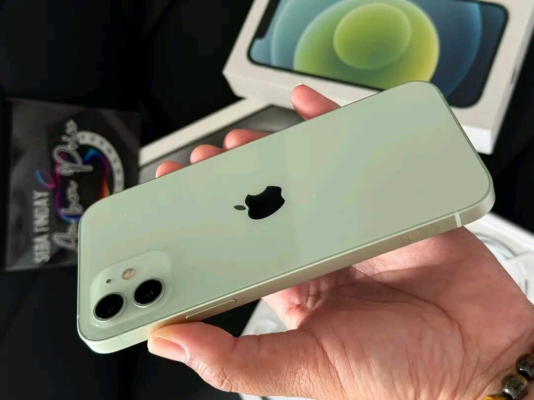 Smartphone vert dernière génération