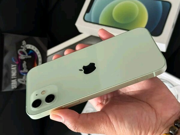 Smartphone vert dernière génération